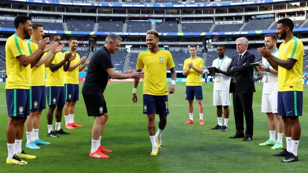 Neymar Rejoins Brazil Training at World Cup as Comeback Builds
